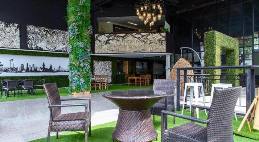 Town In Town Gardent Resort Banguecoque Exterior foto