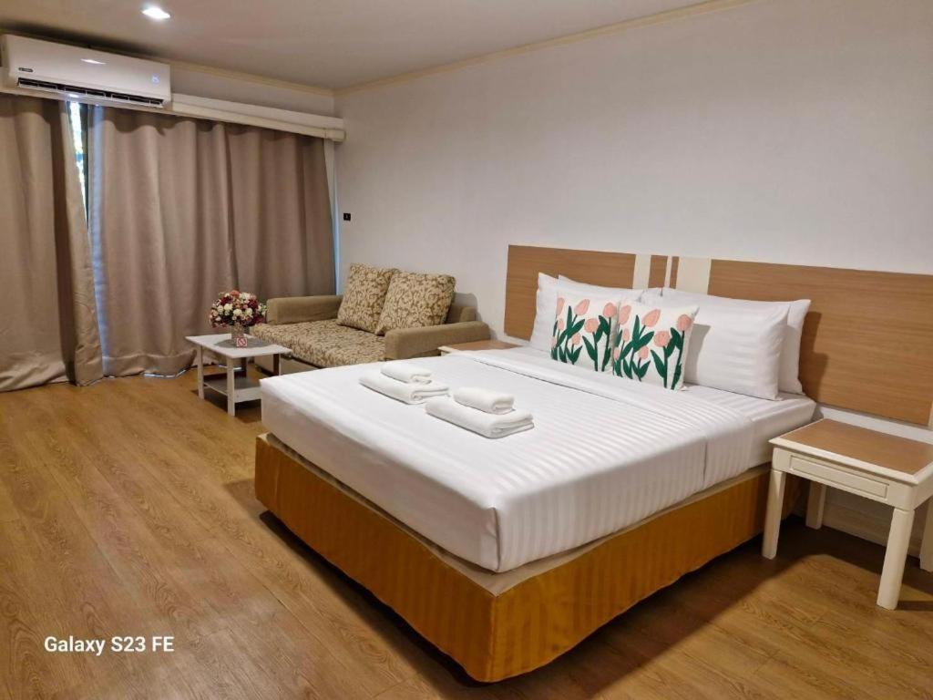 Town In Town Gardent Resort Banguecoque Exterior foto